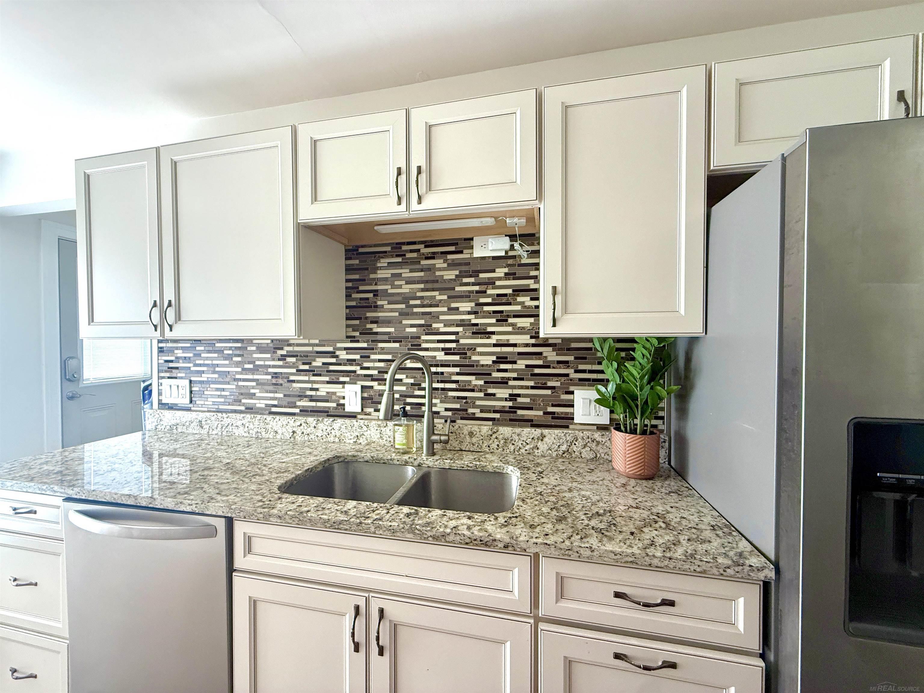8401 18 18 Mile Road Sterling Heights, MI 48313 - Photo 9 of 41 50212935-d4f9a5d3-7546-4744-912b-e60660e1f2c6.JPG