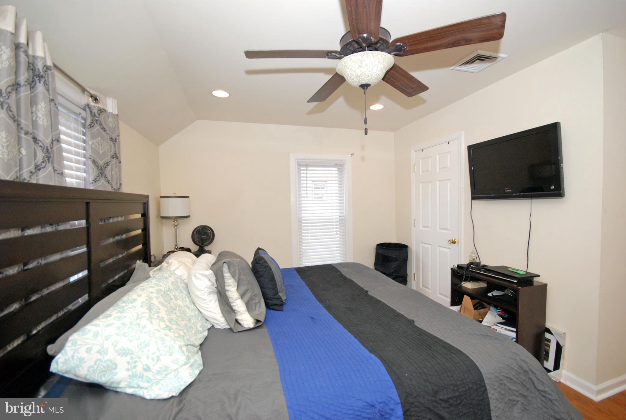 181 Edinburg Road Trenton, NJ 08619 - Photo 13 of 23 Gallery Image 13