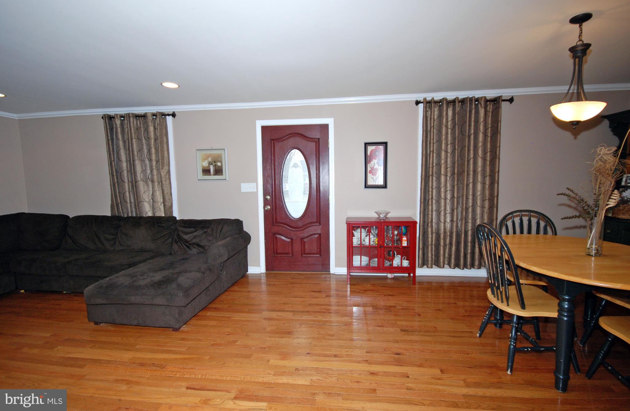 181 Edinburg Road Trenton, NJ 08619 - Photo 4 of 23 Gallery Image 4