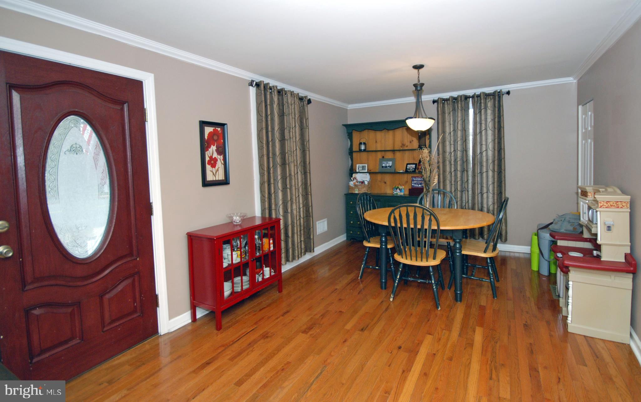 181 Edinburg Road Trenton, NJ 08619 - Photo 5 of 23 Gallery Image 5