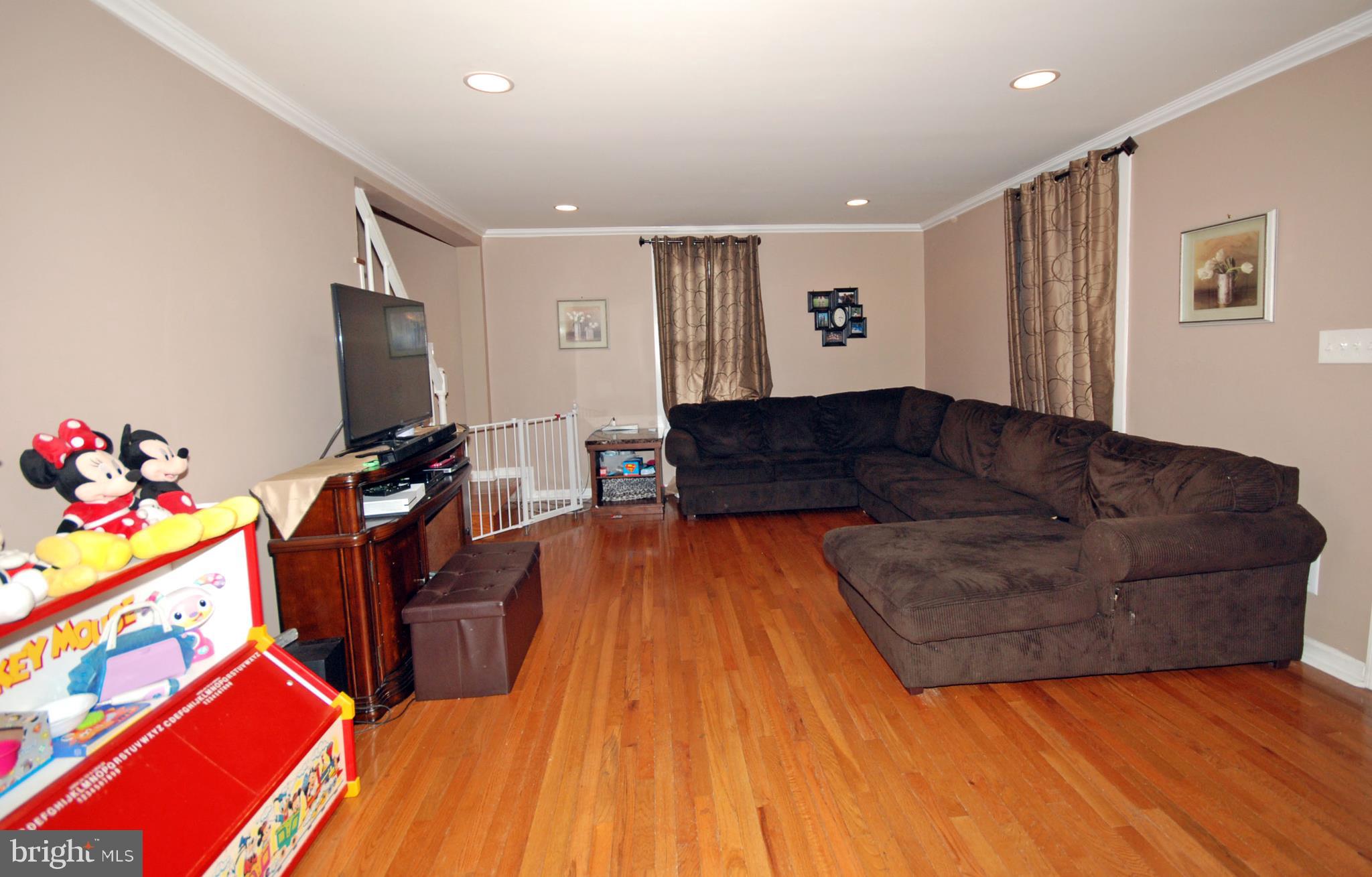 181 Edinburg Road Trenton, NJ 08619 - Photo 6 of 23 Gallery Image 6