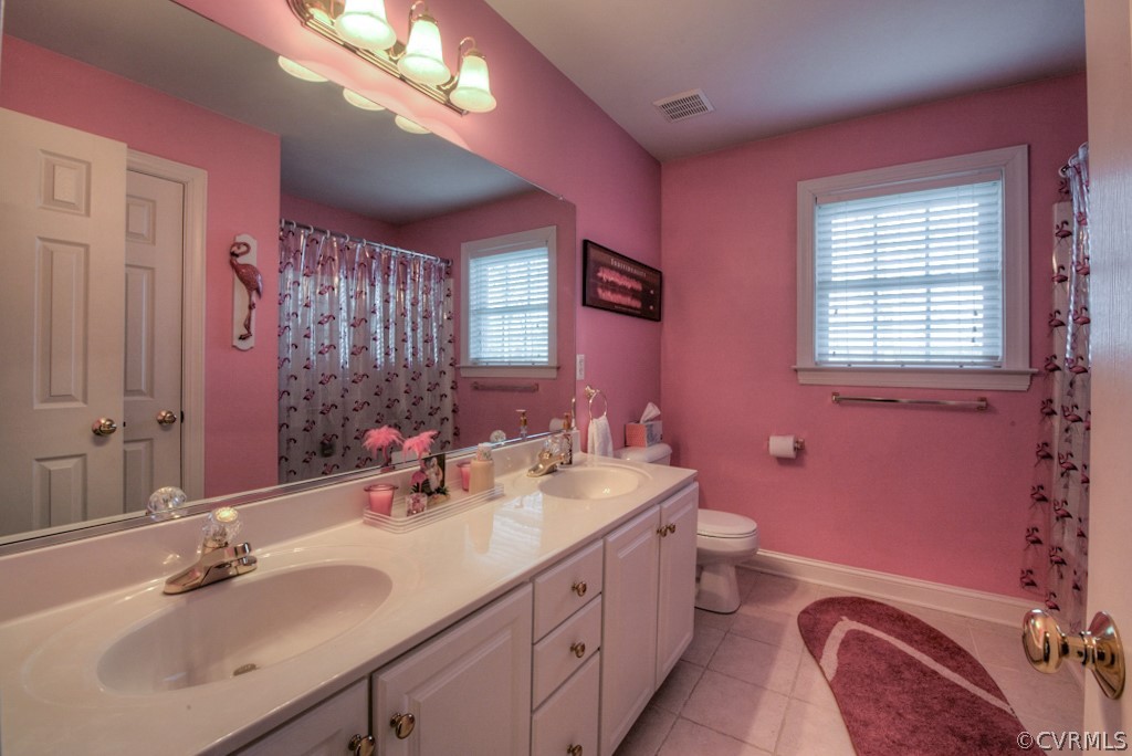 5800 Spinnaker Cove Road Midlothian, VA 23112 - Photo 39 of 50 Full bath with double vanity.