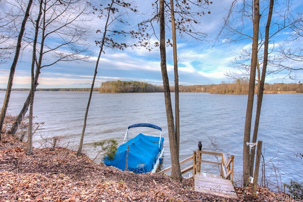 5800 Spinnaker Cove Road Midlothian, VA 23112 - Photo 9 of 50 Your own private boat mooring with electricity. Ju