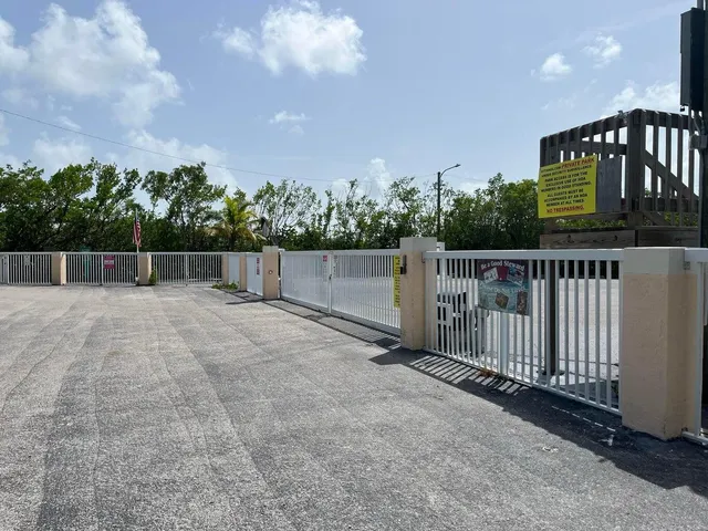 $2,600 | 333 Bayview Avenue, Key Largo, FL 33037