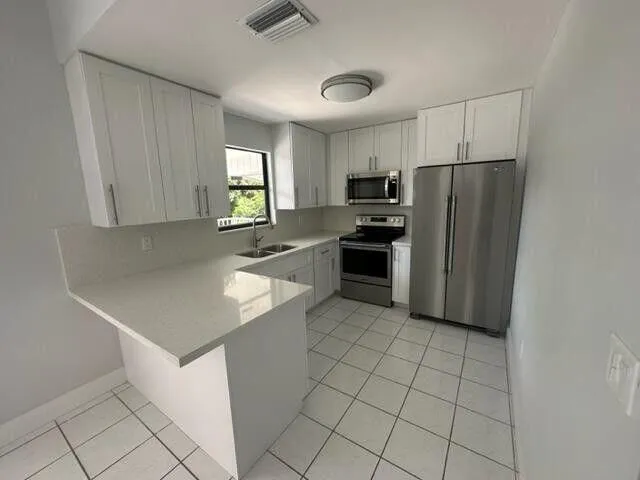 $2,600 | 333 Bayview Avenue, Key Largo, FL 33037