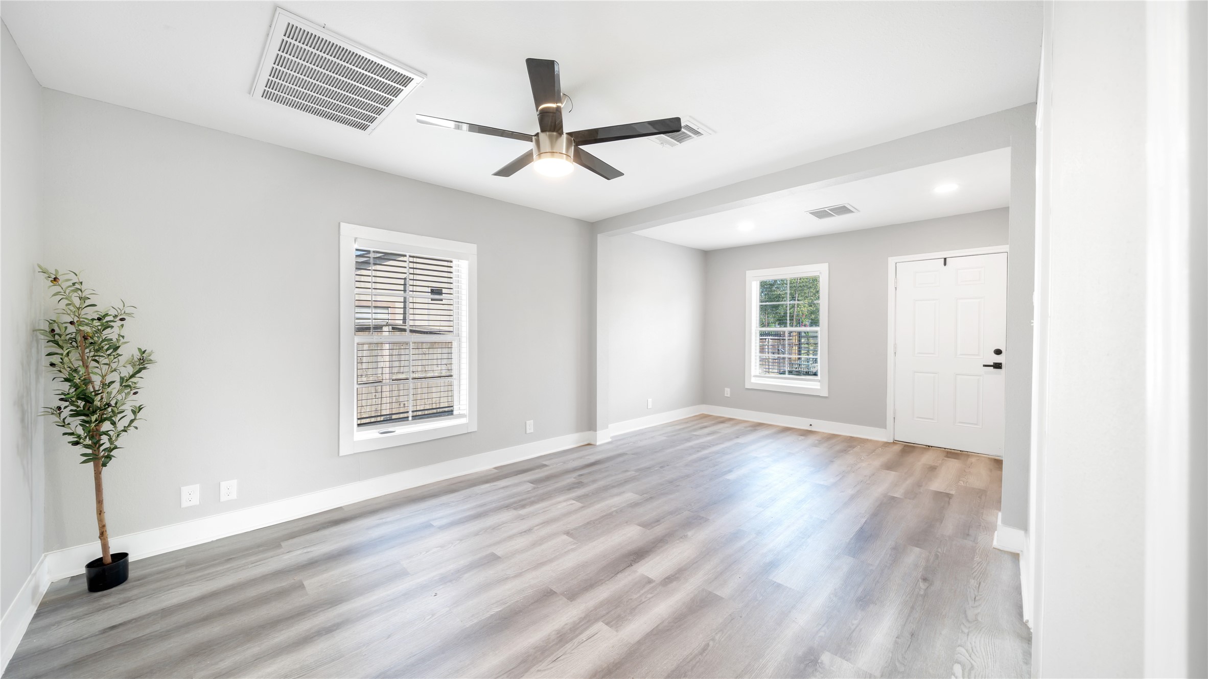 9302 Waller Street Houston, TX 77012 - Photo 12 of 15