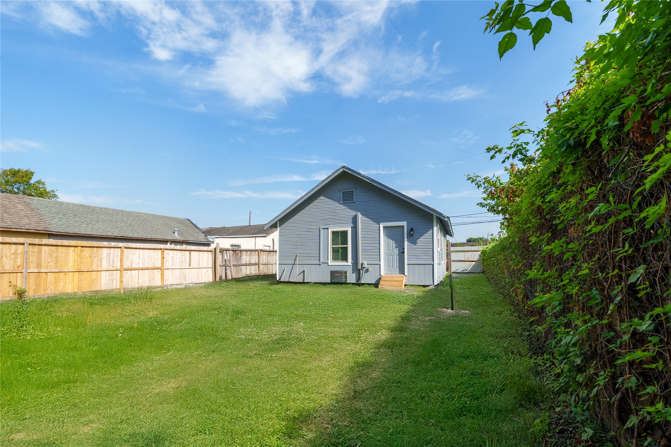 9302 Waller Street Houston, TX 77012 - Photo 14 of 15