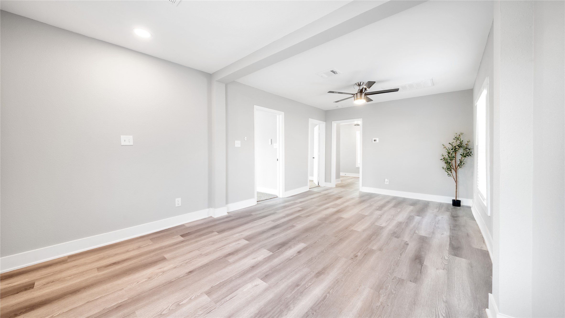 9302 Waller Street Houston, TX 77012 - Photo 4 of 15