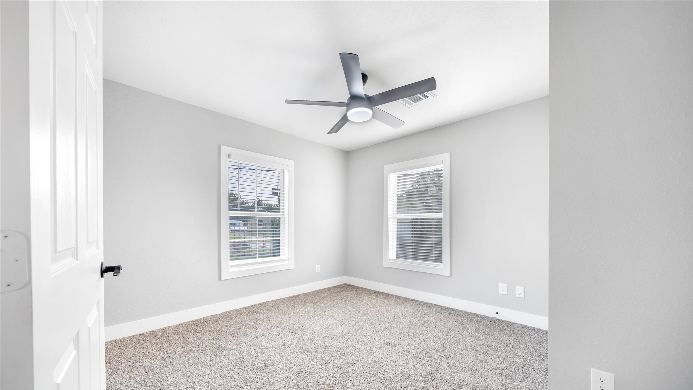 9302 Waller Street Houston, TX 77012 - Photo 5 of 15