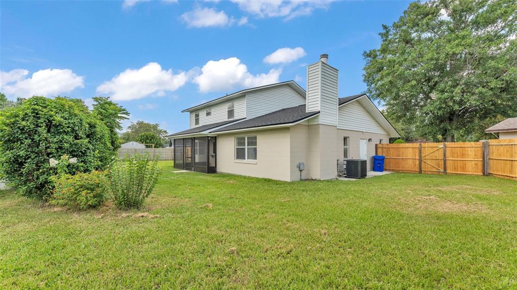 3806 Bent Tree Loop West Lakeland, FL 33813 - Photo 56 of 58 a view of a backyard with plants and large trees