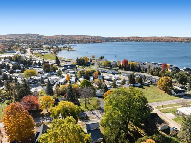 $279,000 | 413 Groveland Street, Boyne City, MI 49712