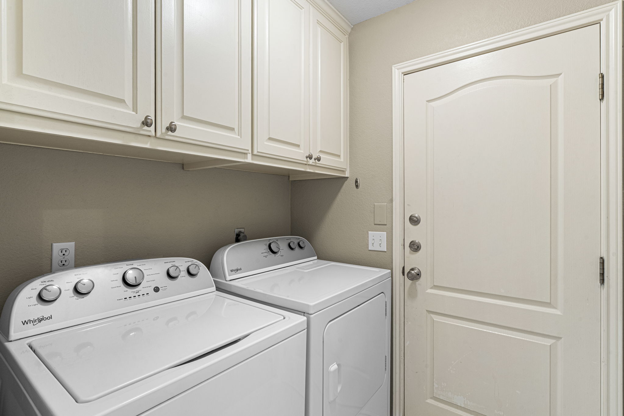 7172 Ridge Oak Road Austin, TX 78749 - Photo 33 of 40 Functional laundry space featuring convenient upper cabinetry for storage.