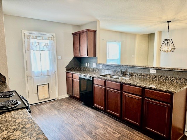 8018 Distant Harbor Road Cove, TX 77523 - Photo 4 of 14 Kitchen with access to backyard