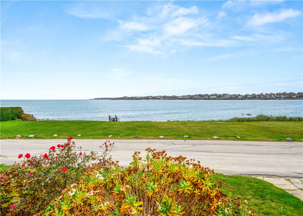 112 Esplanade Middletown, RI 02842 - Photo 32 of 39