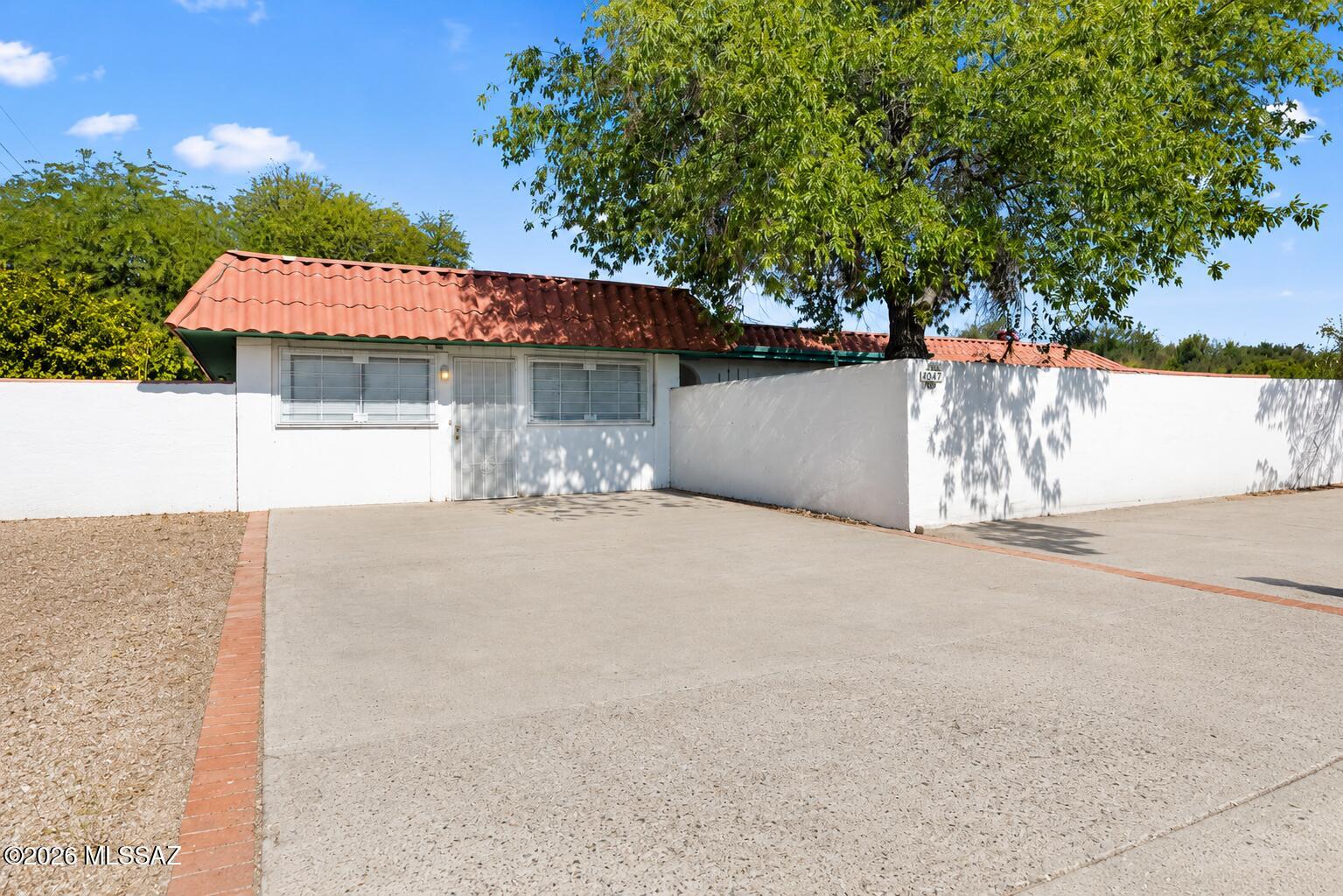 601 North Ruston Avenue Tucson, AZ 85711 - Photo 2 of 24 Front