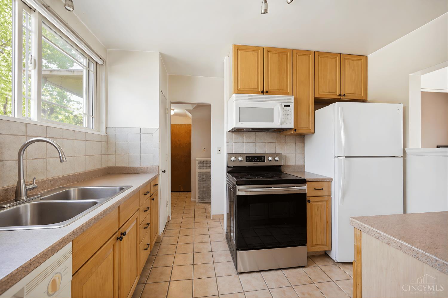 17 Andover Road Cincinnati, OH 45218 - Photo 14 of 36