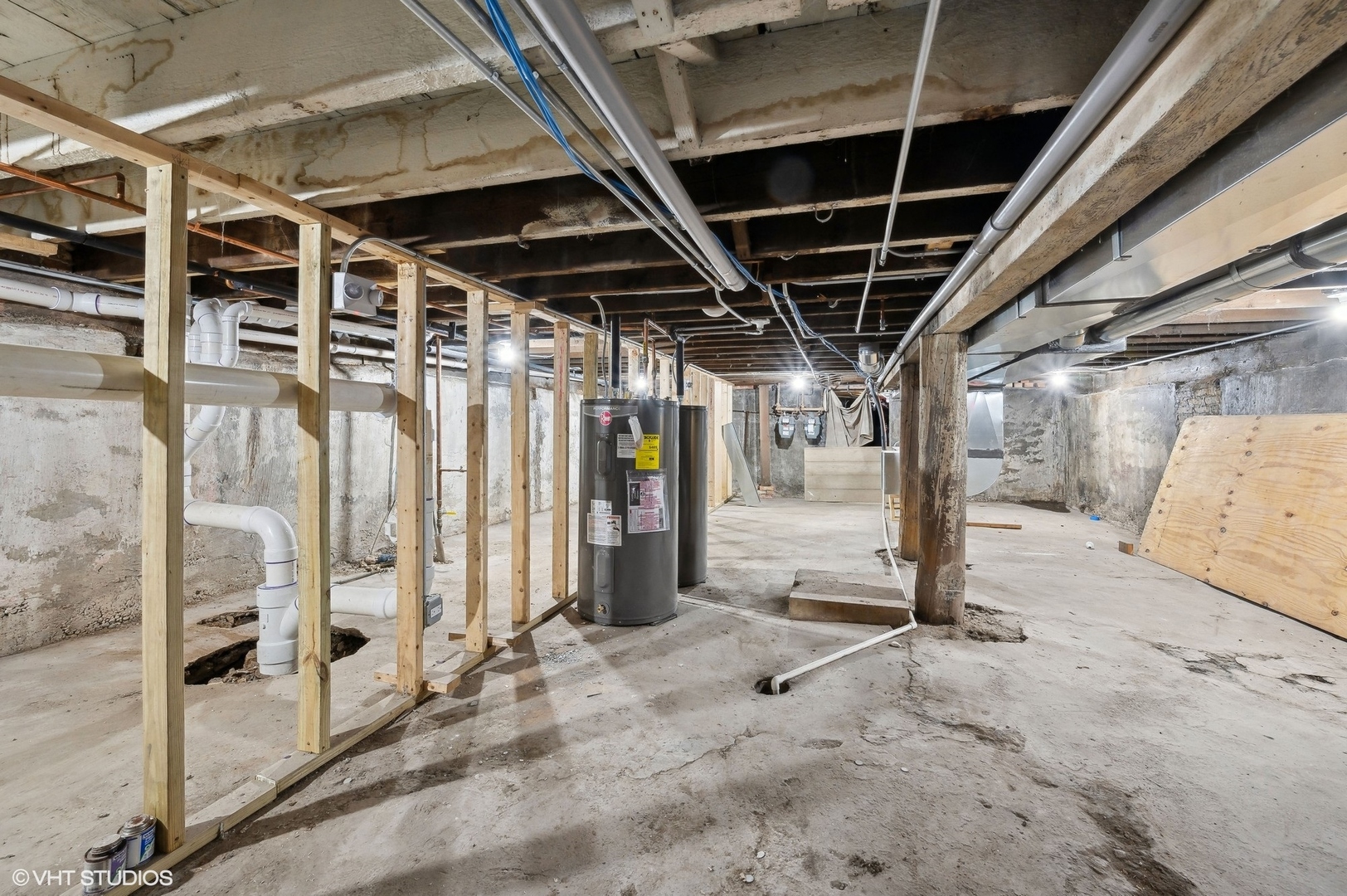 2313 West Fullerton Avenue Chicago, IL 60647 - Photo 23 of 25 a view of a room with wooden roof