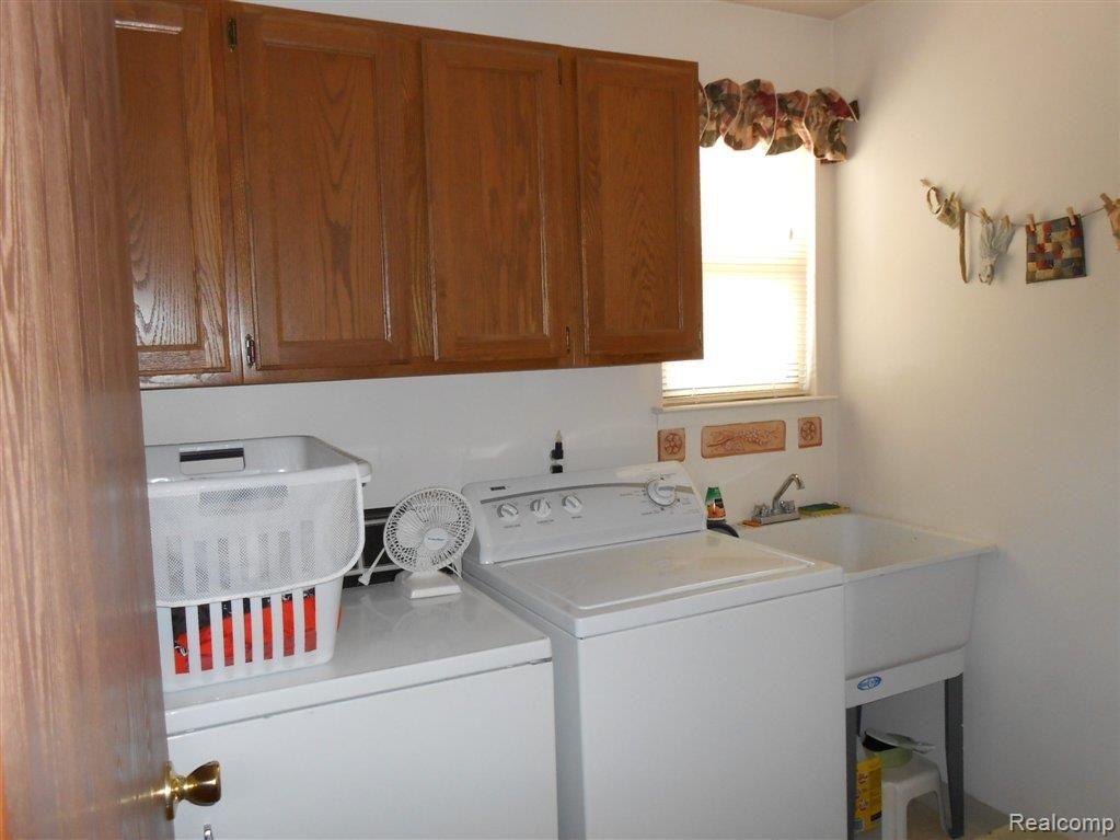 572 Tennyson, Unit 77 Rochester, MI 48307 - Photo 6 of 17 Laundry 2nd floor.jpg
