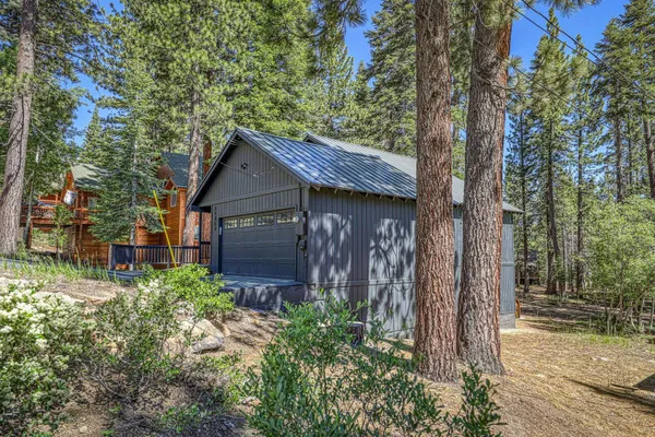 $1,050,000 | 11848 Snowpeak Way, Truckee, CA 96161