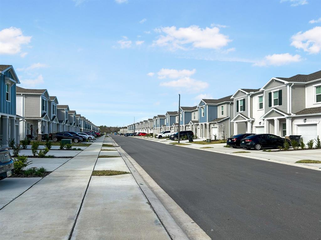 2426 Skyline Loop Kissimmee, FL 34758 - Photo 12 of 38