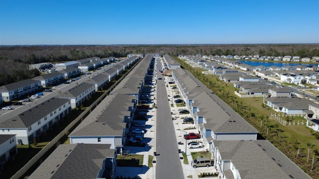 2426 Skyline Loop Kissimmee, FL 34758 - Photo 4 of 38