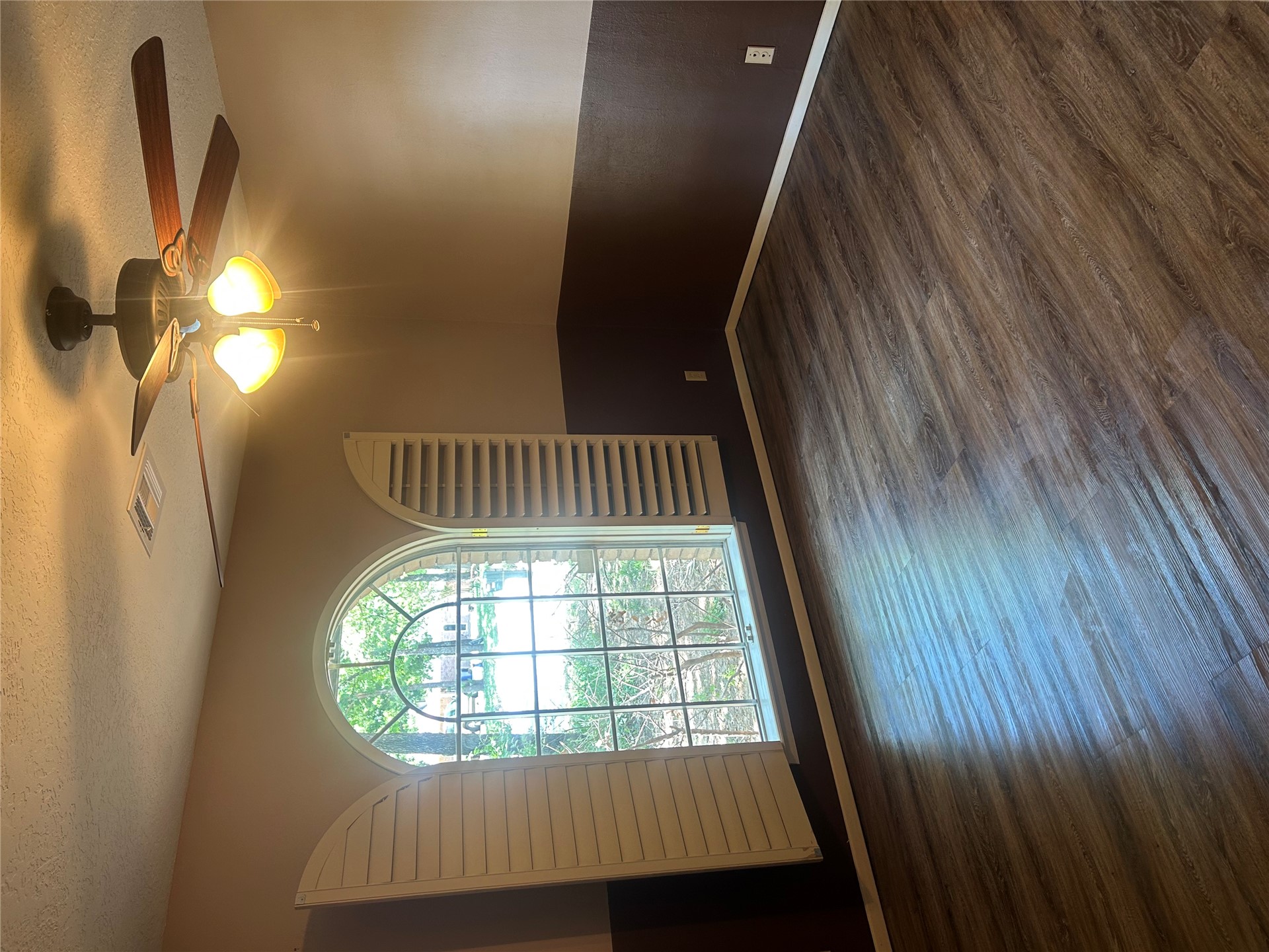 2913 Springdale Lane Duncan, OK 73533 - Photo 14 of 32 Arched window with decorative louvered shutters