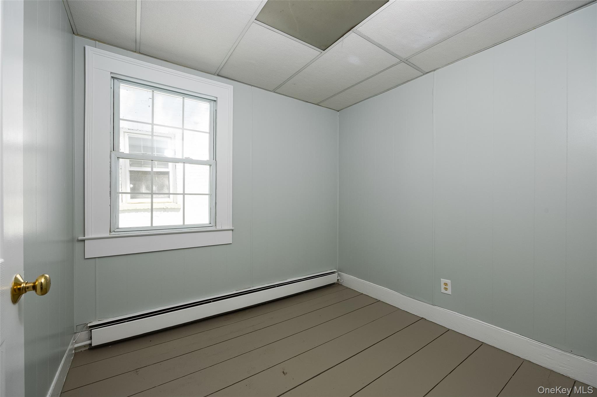 29 Delano Street, Unit 2 Poughkeepsie, NY 12601 - Photo 10 of 16 an empty room with a window