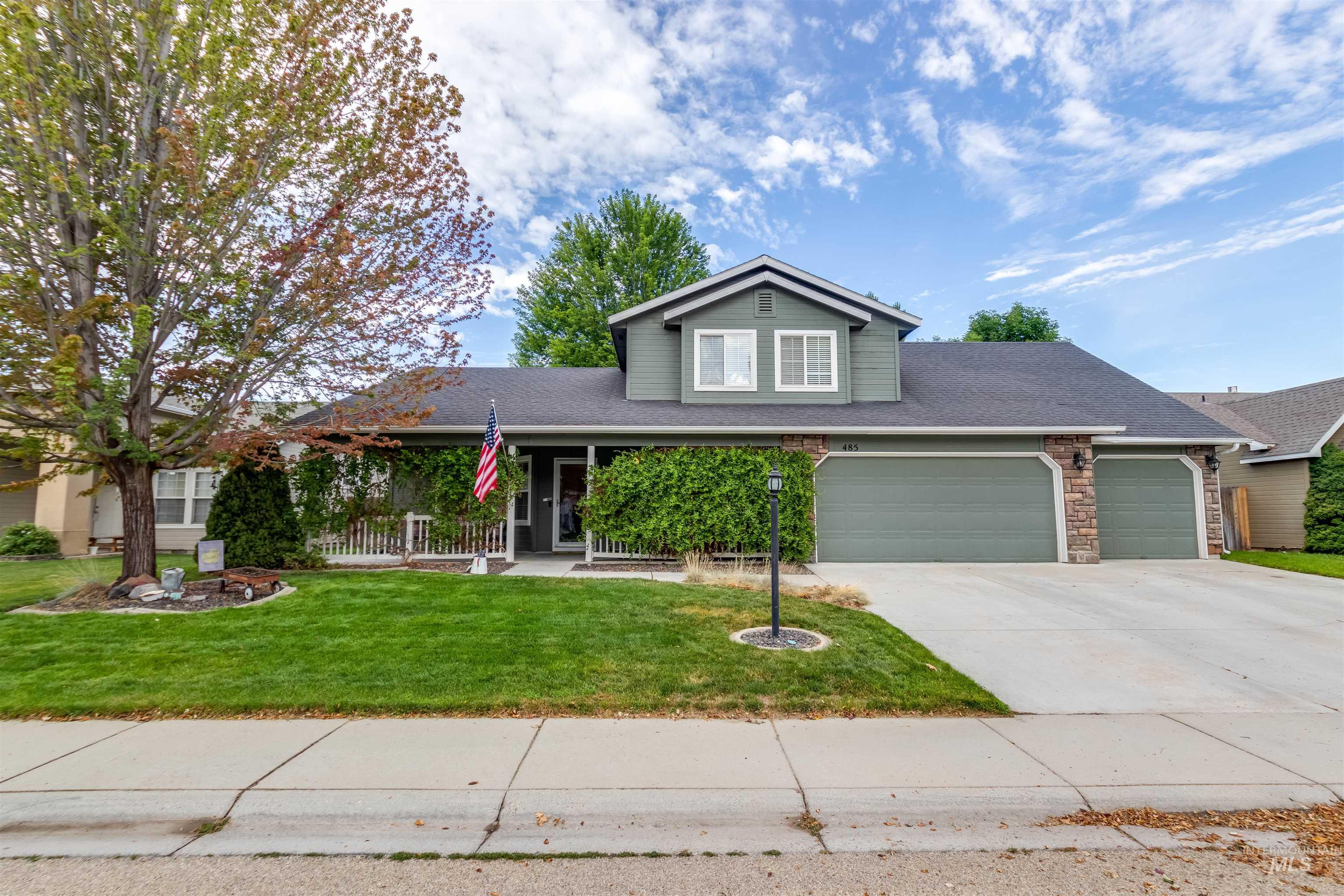 485 North Nebula Avenue Star, ID 83669 - Photo 27 of 47 Traditional-style house featuring a front yard, a garage, a shingled roof, and concrete driveway