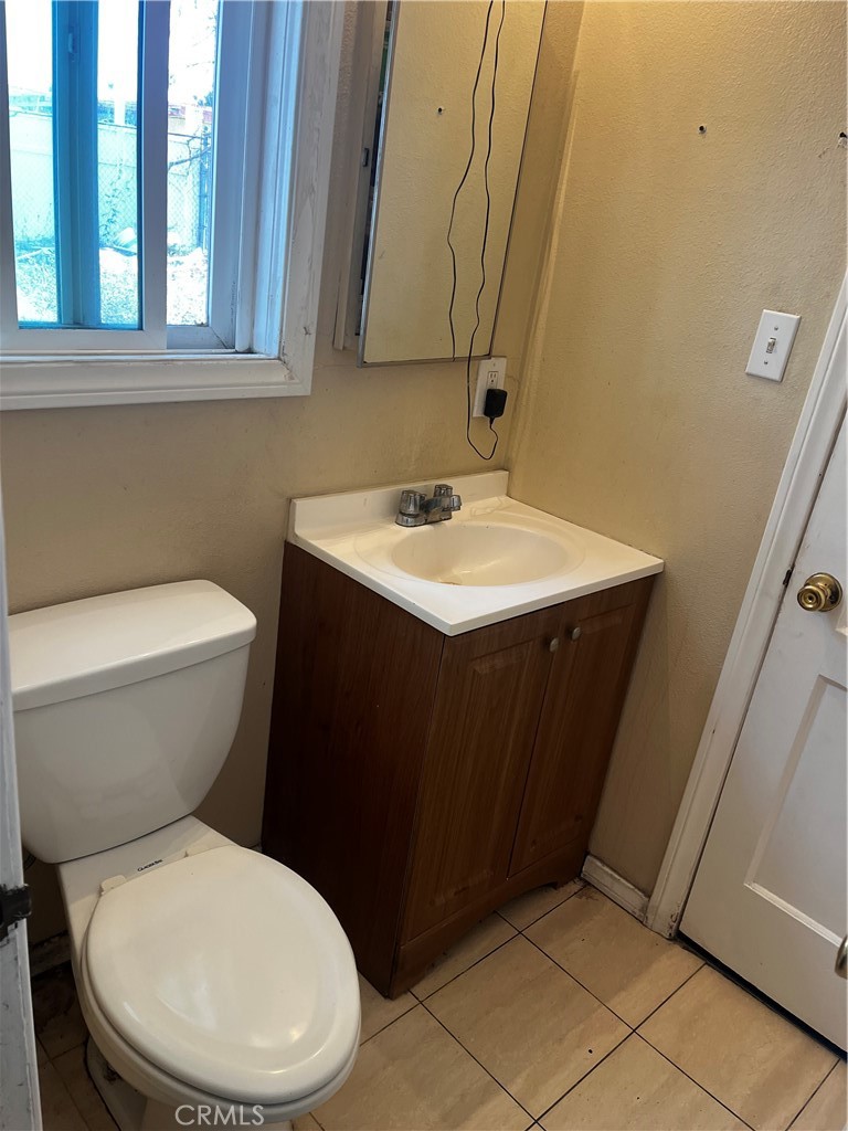 1609 West 166th Street Compton, CA 90220 - Photo 10 of 19 JACK AND JILL BATHROOM