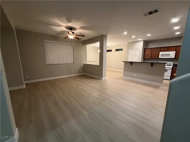 $1,949 | 9033 Sheffield Garden Avenue, Las Vegas, NV 89148