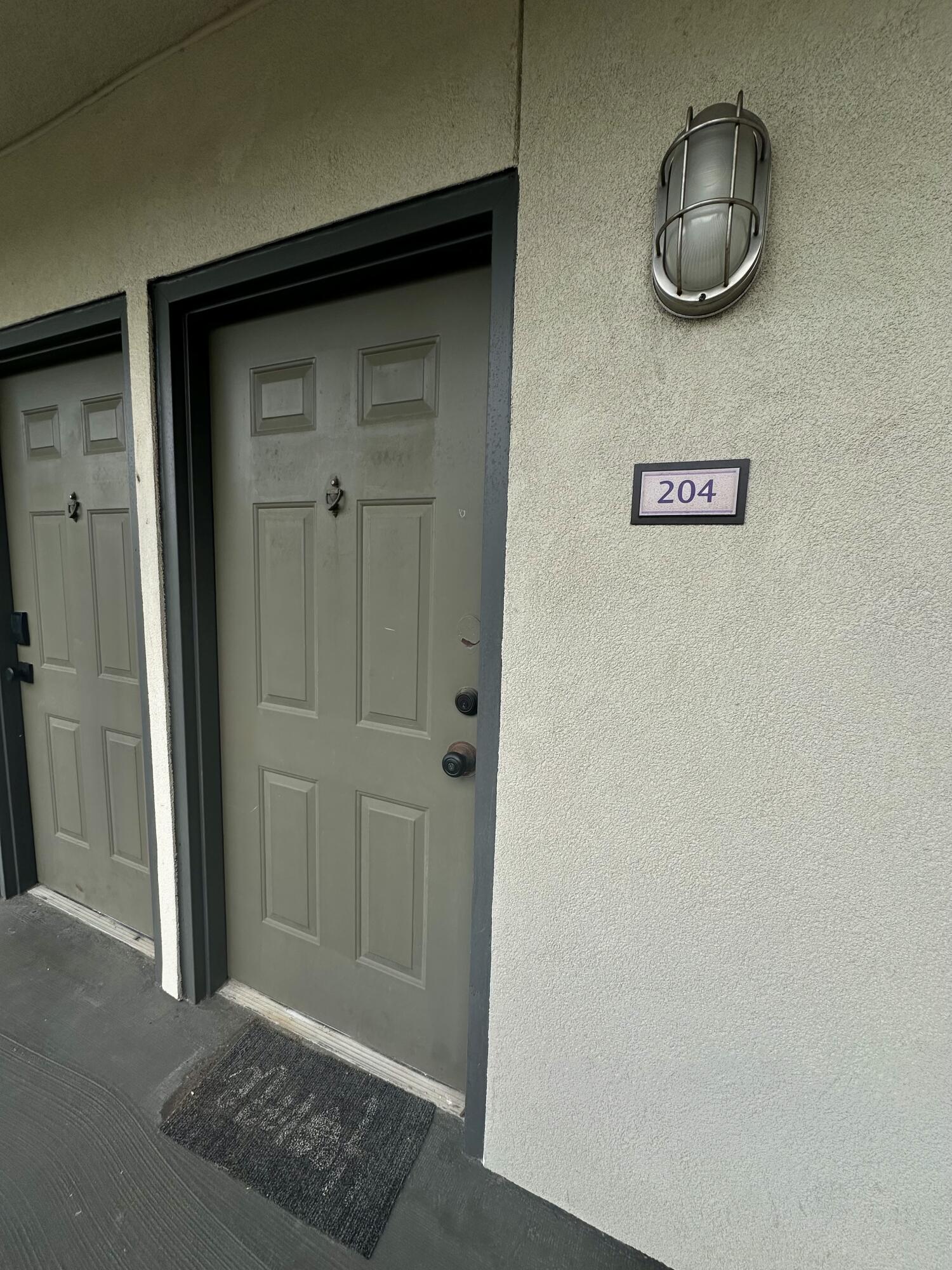 40 Bee Street, Unit 204 Charleston, SC 29403 - Photo 2 of 12 IMG_6049