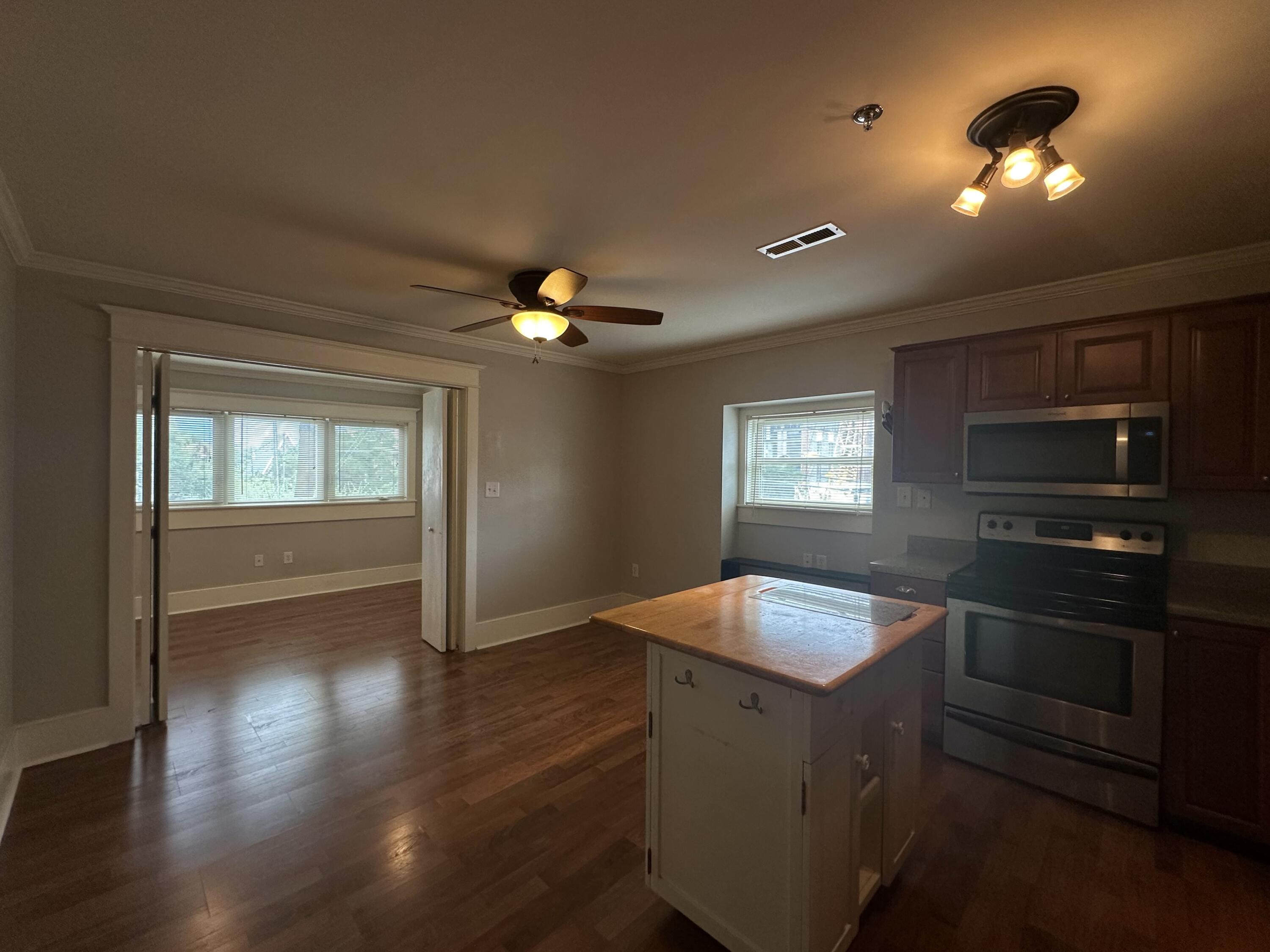 40 Bee Street, Unit 204 Charleston, SC 29403 - Photo 3 of 12 IMG_6087