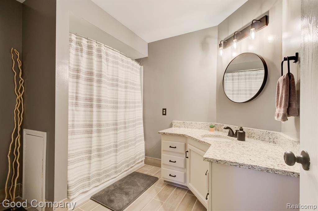 228 Meadow Ln Circle Rochester Hills, MI 48307 - Photo 21 of 32