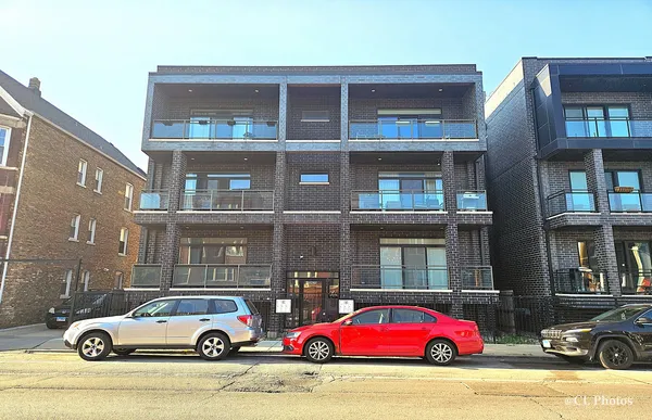 $4,800 | 3620 West Diversey Avenue, Unit 1B, Chicago, IL 60647