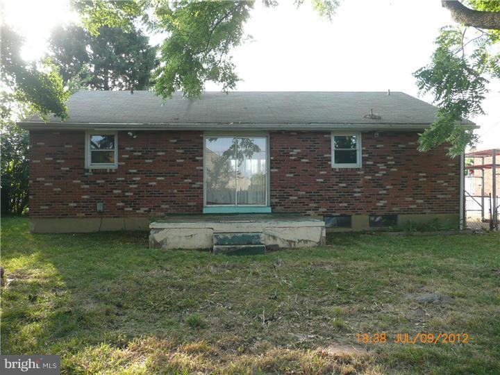 12 Doncaster Road New Castle, DE 19720 - Photo 3 of 18 Exterior Back
