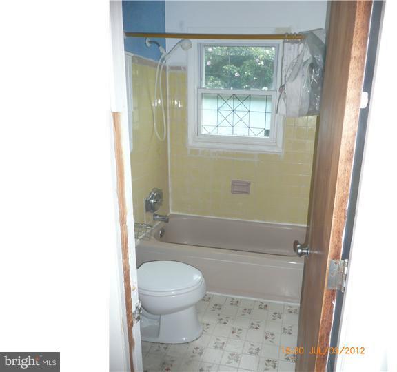 12 Doncaster Road New Castle, DE 19720 - Photo 10 of 18 Bathroom