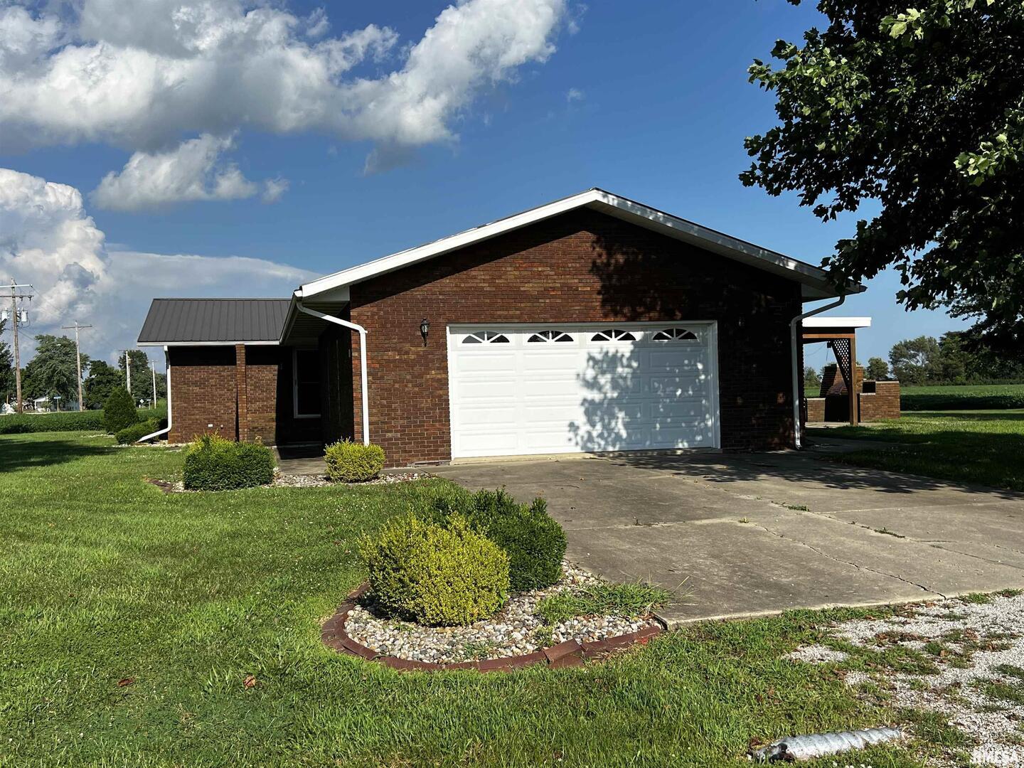 210 West Fifth Street St. Peter, IL 62880 - Photo 11 of 48 a front view of a house with a yard