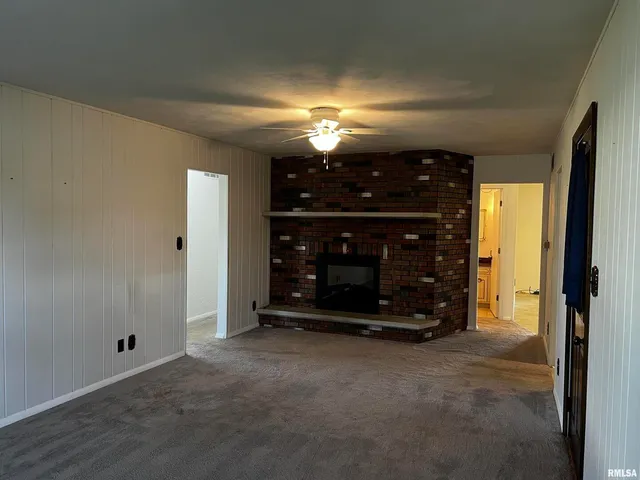 a view of room with furniture and a ceiling fan