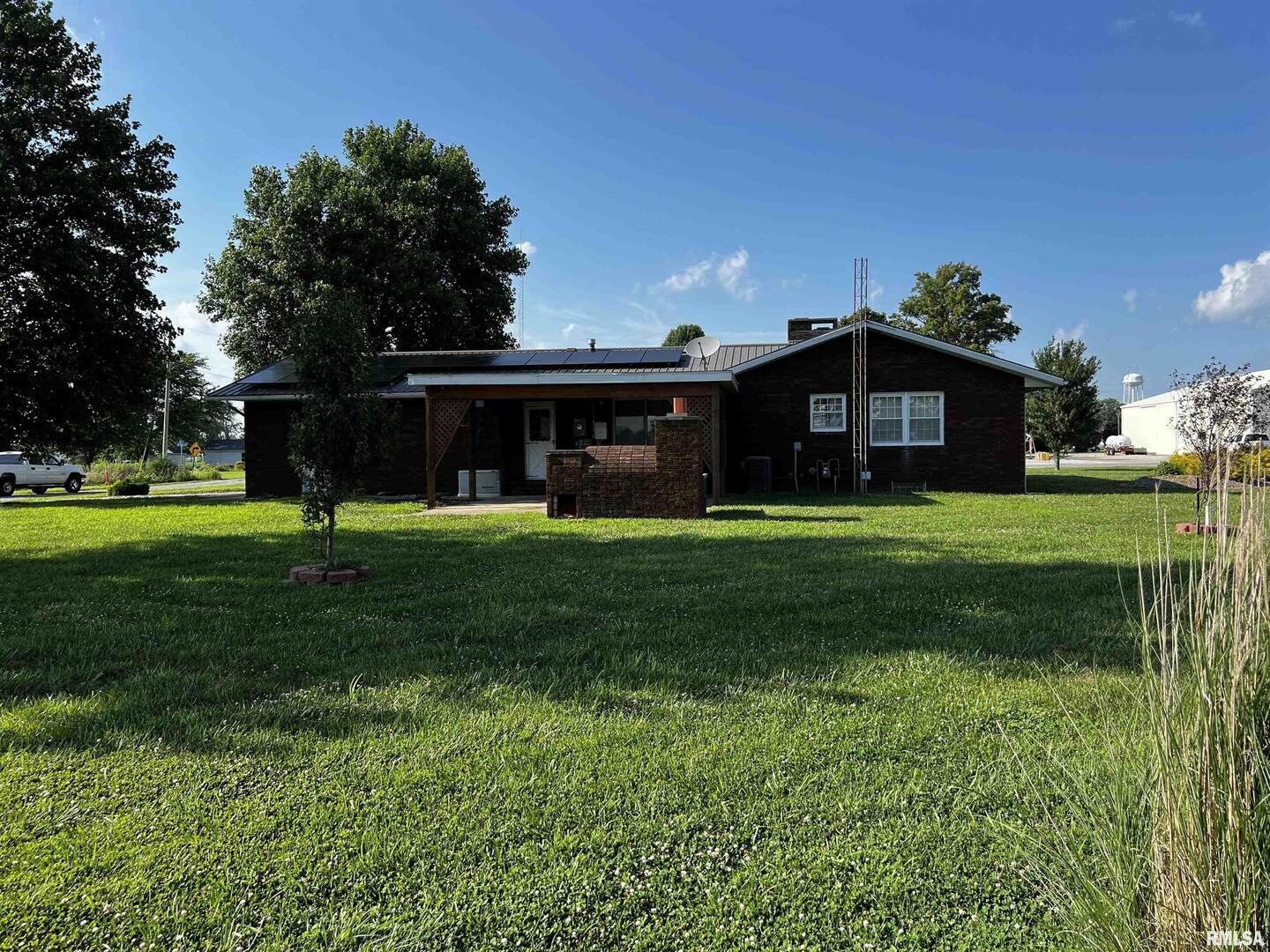210 West Fifth Street St. Peter, IL 62880 - Photo 5 of 48 a view of a house with a yard