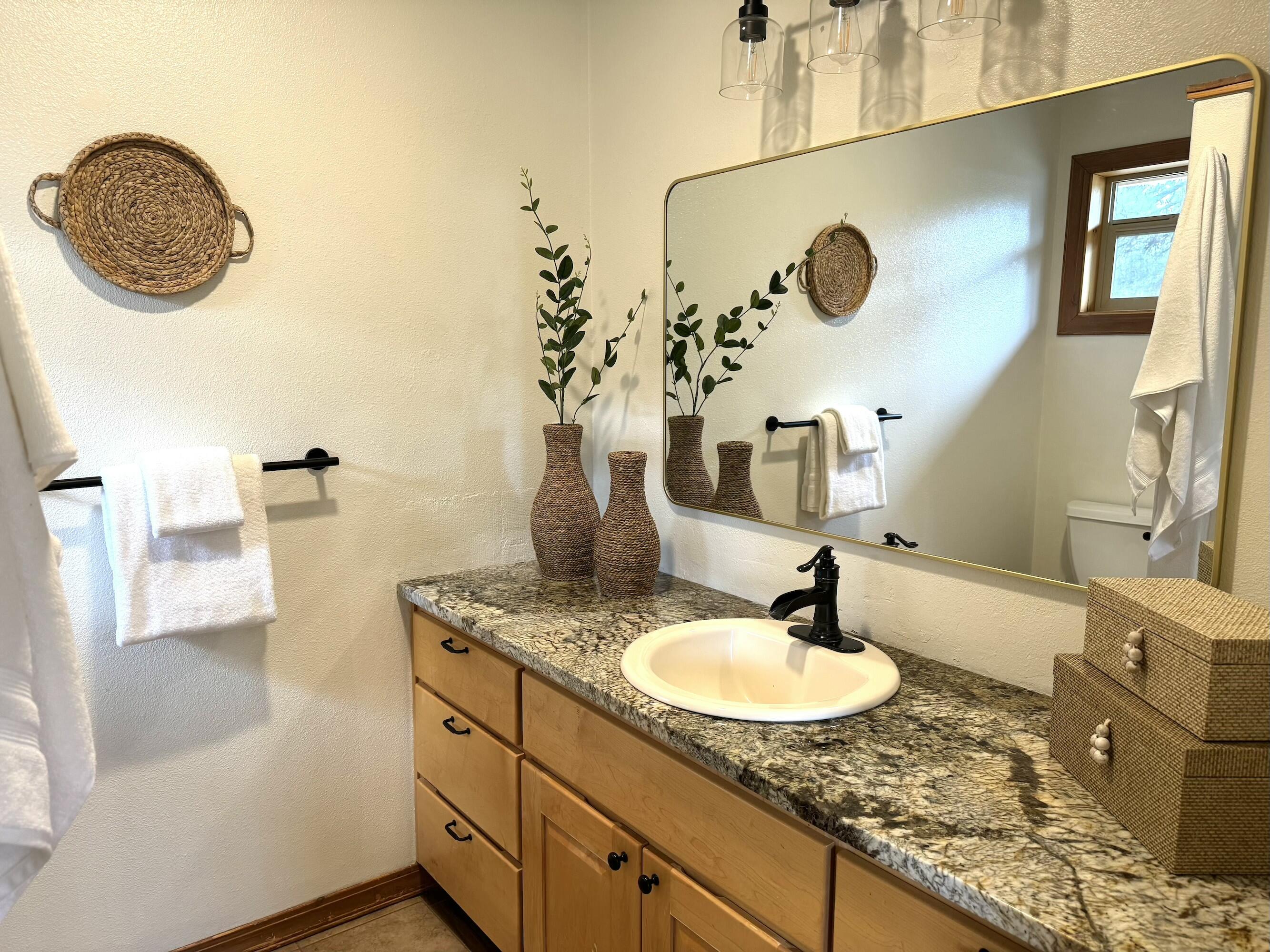 16815 Derringer Road Bend, OR 97707 - Photo 18 of 49 Primary Bath