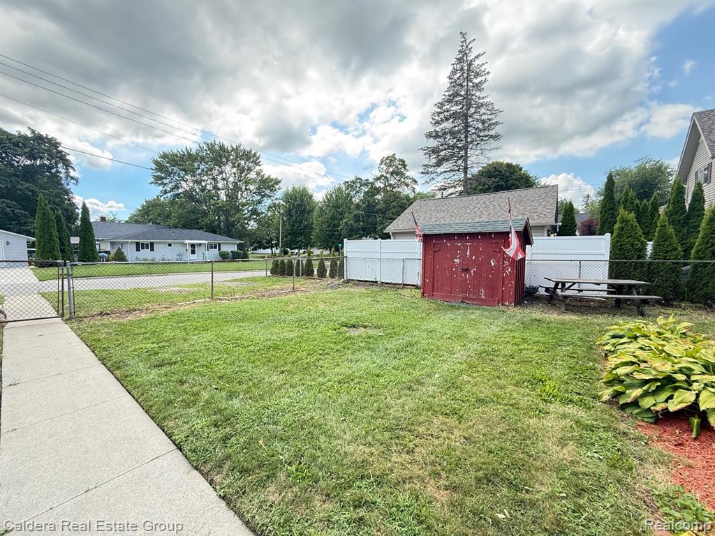 809 Waterloo St. Clair, MI 48079 - Photo 14 of 21 Gallery Image 14