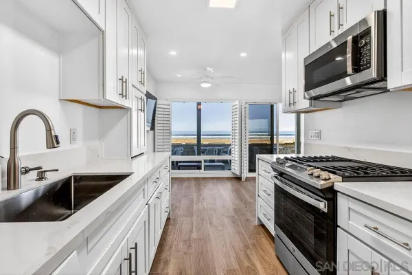 $895,000 | 3645 Ocean Front Walk, San Diego, CA 92109