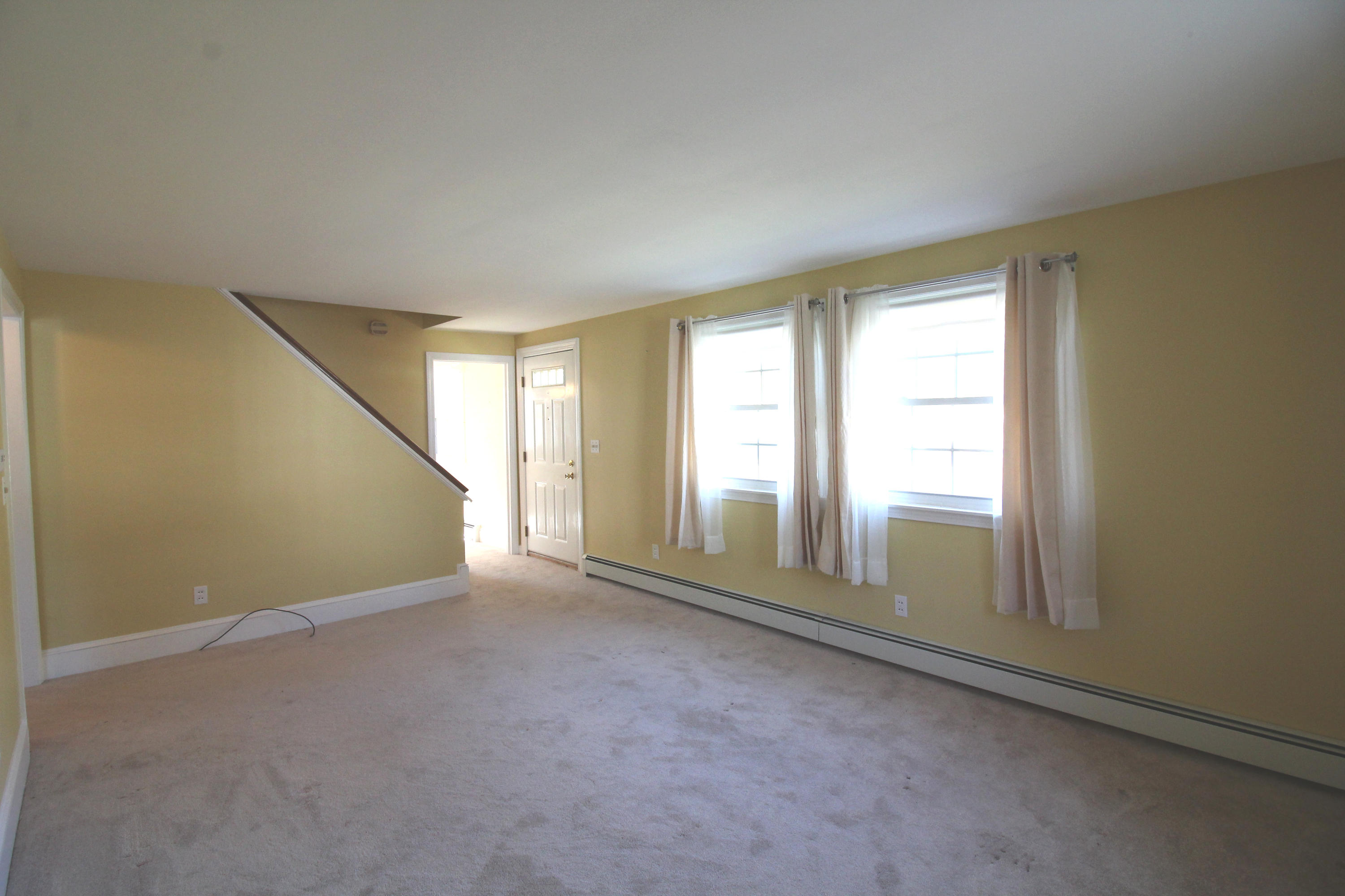 21 Wayside Road Portland, ME 04102 - Photo 11 of 25 Living Room