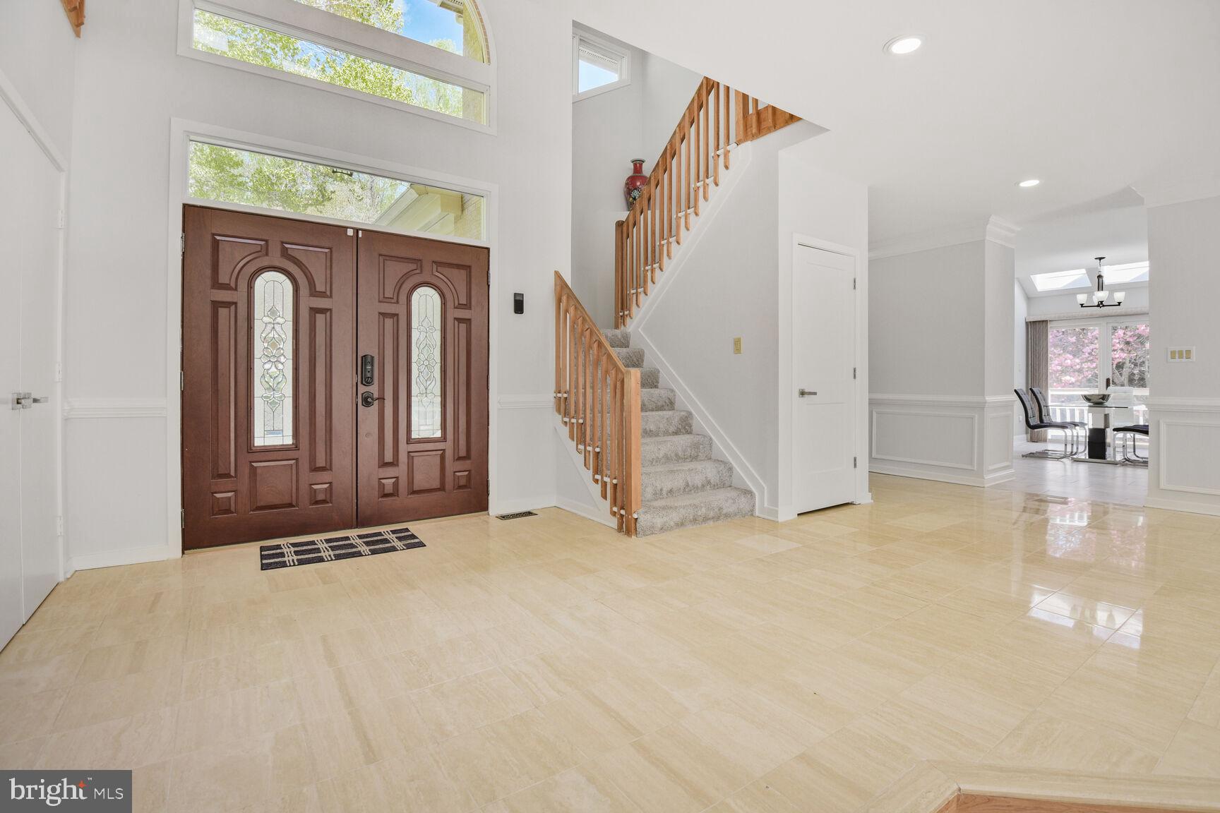 7816 Laurel Leaf Drive Potomac, MD 20854 - Photo 2 of 31 a view of an entryway with a livingroom
