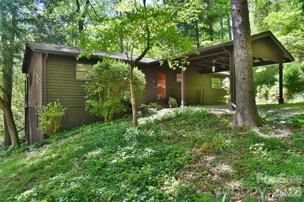 $466,900 | 1 Hillcrest Lane, Black Mountain, NC 28711