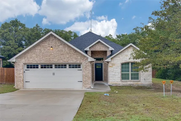 $2,400 | 2734 Waters Edge, Quinlan, TX 75474