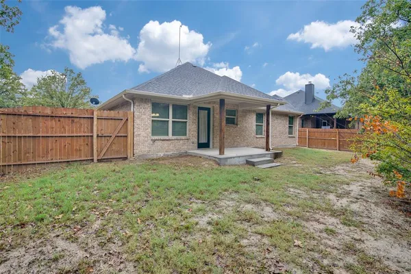 $2,400 | 2734 Waters Edge, Quinlan, TX 75474