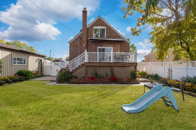 $369,900 | 2720 West 97th Street, Evergreen Park, IL 60805