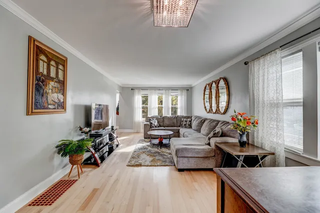 $369,900 | 2720 West 97th Street, Evergreen Park, IL 60805