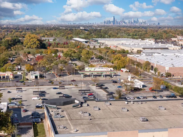 $369,900 | 2720 West 97th Street, Evergreen Park, IL 60805